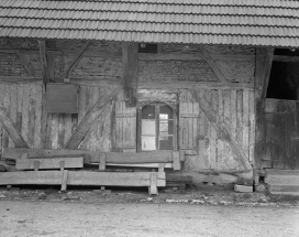 Bâtiment d'habitation : détail de la façade antérieure. © Région Bourgogne-Franche-Comté, Inventaire du patrimoine