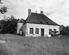 La maison au sommet de la motte castrale. © Région Bourgogne-Franche-Comté, Inventaire du patrimoine