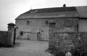 Vue des bâtiments agricoles. © Région Bourgogne-Franche-Comté, Inventaire du patrimoine