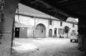 Bâtiment de gauche : façade sur cour. © Région Bourgogne-Franche-Comté, Inventaire du patrimoine