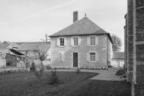 Bâtiment gauche : façade antérieure. © Région Bourgogne-Franche-Comté, Inventaire du patrimoine