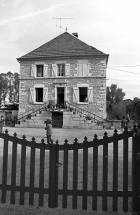 Vue d'ensemble du bâtiment de droite. © Région Bourgogne-Franche-Comté, Inventaire du patrimoine