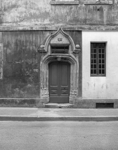 Détail : porte d'entrée, vue de face. © Région Bourgogne-Franche-Comté, Inventaire du patrimoine