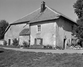 Façade antérieure et face latérale gauche. © Région Bourgogne-Franche-Comté, Inventaire du patrimoine