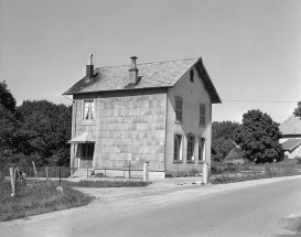 Façade antérieure et face latérale droite. © Région Bourgogne-Franche-Comté, Inventaire du patrimoine