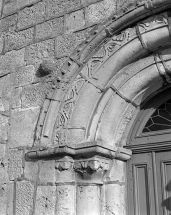 Détail du portail : voussure vue de la partie gauche. © Région Bourgogne-Franche-Comté, Inventaire du patrimoine