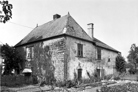 Façade antérieure et face latérale droite. © Région Bourgogne-Franche-Comté, Inventaire du patrimoine
