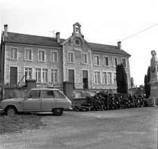 Façade antérieure vue de trois quarts gauche. © Région Bourgogne-Franche-Comté, Inventaire du patrimoine