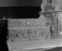 Gradins d'autel, côté gauche. © Région Bourgogne-Franche-Comté, Inventaire du patrimoine