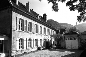 Façade antérieure vue de trois quarts gauche. © Région Bourgogne-Franche-Comté, Inventaire du patrimoine