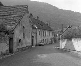 Façade antérieure vue de trois quarts gauche. © Région Bourgogne-Franche-Comté, Inventaire du patrimoine