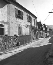 Façade antérieure vue de trois quarts gauche. © Région Bourgogne-Franche-Comté, Inventaire du patrimoine