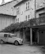 Façade antérieure vue de trois quarts droit. © Région Bourgogne-Franche-Comté, Inventaire du patrimoine