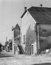 Façade sur rue, vue de trois quarts droit. © Région Bourgogne-Franche-Comté, Inventaire du patrimoine