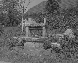 Puits sur le chemin de Darbonnay à Boujon. © Région Bourgogne-Franche-Comté, Inventaire du patrimoine