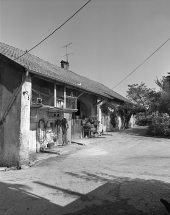 Façade extérieure vue de trois quarts. © Région Bourgogne-Franche-Comté, Inventaire du patrimoine