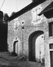 Façade antérieure de trois quarts droit. © Région Bourgogne-Franche-Comté, Inventaire du patrimoine