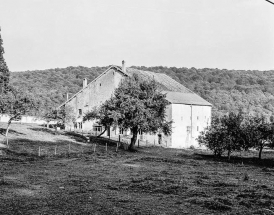 Vue générale rapprochée des bâtiments de la ferme. © Région Bourgogne-Franche-Comté, Inventaire du patrimoine