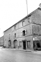 Vue d'ensemble avec façade antérieure en pierre de taille. © Région Bourgogne-Franche-Comté, Inventaire du patrimoine