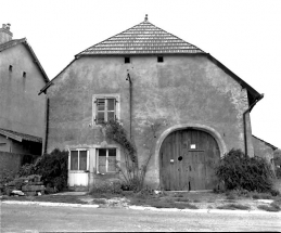 Façade antérieure à deux travées. © Région Bourgogne-Franche-Comté, Inventaire du patrimoine