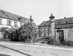 Portail d'entrée de l'habitation principale. © Région Bourgogne-Franche-Comté, Inventaire du patrimoine