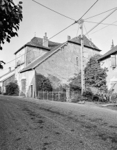 Façade antérieure et latérale droite. © Région Bourgogne-Franche-Comté, Inventaire du patrimoine