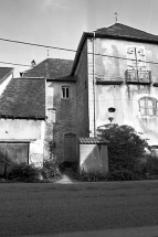 Façade antérieure avec l'entrée de l'habitation. © Région Bourgogne-Franche-Comté, Inventaire du patrimoine