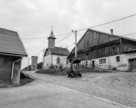La chapelle vue dans le village. © Région Bourgogne-Franche-Comté, Inventaire du patrimoine