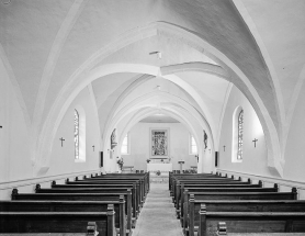 Vue de la nef et du choeur depuis l'entrée. © Région Bourgogne-Franche-Comté, Inventaire du patrimoine