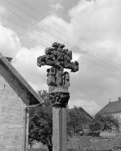 Détail : scène du Calvaire de trois quarts gauche. © Région Bourgogne-Franche-Comté, Inventaire du patrimoine