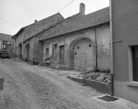 Façade antérieure, vue de trois quarts. © Région Bourgogne-Franche-Comté, Inventaire du patrimoine