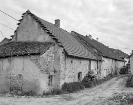 Façade postérieure vue de trois quarts gauche. © Région Bourgogne-Franche-Comté, Inventaire du patrimoine