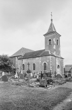 Vue de l'église et du cimetière. © Région Bourgogne-Franche-Comté, Inventaire du patrimoine