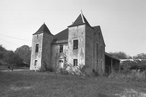 Façades antérieure et latérale droite. © Région Bourgogne-Franche-Comté, Inventaire du patrimoine