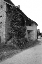 Détail de l'escalier extérieur sur façade antérieure. © Région Bourgogne-Franche-Comté, Inventaire du patrimoine