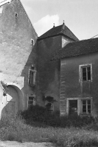 Le pigeonnier entre l'habitation et le bâtiment agricole. © Région Bourgogne-Franche-Comté, Inventaire du patrimoine