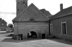 Façade sur pignon depuis la rue Haute. © Région Bourgogne-Franche-Comté, Inventaire du patrimoine