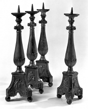 Vue d'ensemble de quatre chandeliers. © Région Bourgogne-Franche-Comté, Inventaire du patrimoine