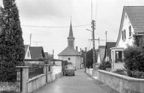 Vue d'ensemble de la rue du Temple en 1982.SRI. Inventaire topographique du canton de Beaucourt (1981-1982). © Région Bourgogne-Franche-Comté, Inventaire du patrimoine