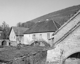 Façade antérieure : trois quarts droit. © Région Bourgogne-Franche-Comté, Inventaire du patrimoine