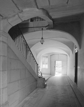 Passage d'entrée et départ de l'escalier. © Région Bourgogne-Franche-Comté, Inventaire du patrimoine