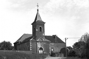 Eglise vue de trois quarts gauche. © Région Bourgogne-Franche-Comté, Inventaire du patrimoine