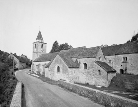 Façade latérale droite, chevet et clocher. © Région Bourgogne-Franche-Comté, Inventaire du patrimoine
