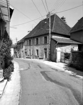 Façade antérieure vue de trois quarts droit. © Région Bourgogne-Franche-Comté, Inventaire du patrimoine