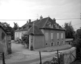 Vue du logis depuis le sud-est. © Région Bourgogne-Franche-Comté, Inventaire du patrimoine