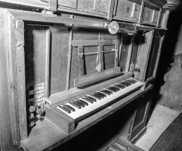 Console vue de trois quarts gauche. © Région Bourgogne-Franche-Comté, Inventaire du patrimoine