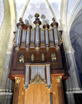 Vue générale de face en contre-plongée. © Région Bourgogne-Franche-Comté, Inventaire du patrimoine