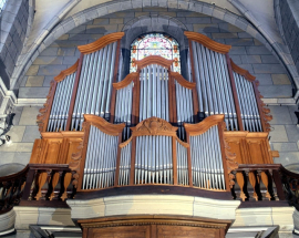 Vue générale de face en contre-plongée. © Région Bourgogne-Franche-Comté, Inventaire du patrimoine