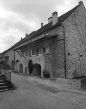 Façade antérieure vue de trois quarts droit. © Région Bourgogne-Franche-Comté, Inventaire du patrimoine