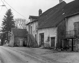 Façade antérieure, vue de trois quarts. © Région Bourgogne-Franche-Comté, Inventaire du patrimoine